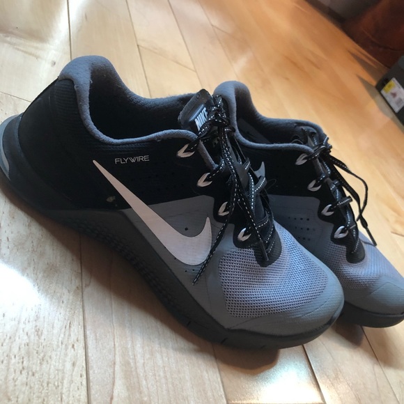 Nike Shoes - Nike Metcons 2